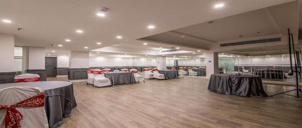 Oyo Townhouse 028 Corporate Suite Noida Facilidades foto