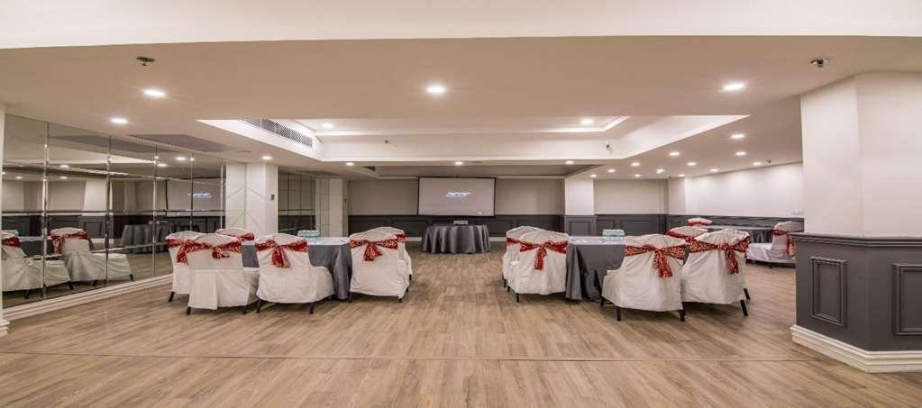 Oyo Townhouse 028 Corporate Suite Noida Facilidades foto